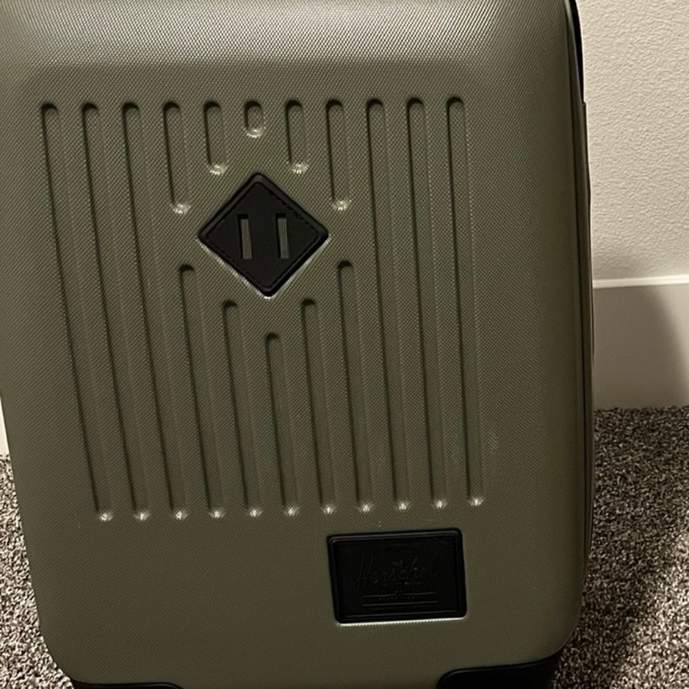 Don’t use this item. Quality suitcase!